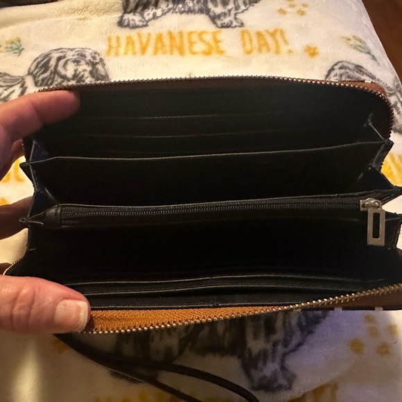 Guess Wristlet - Picture 6 of 7